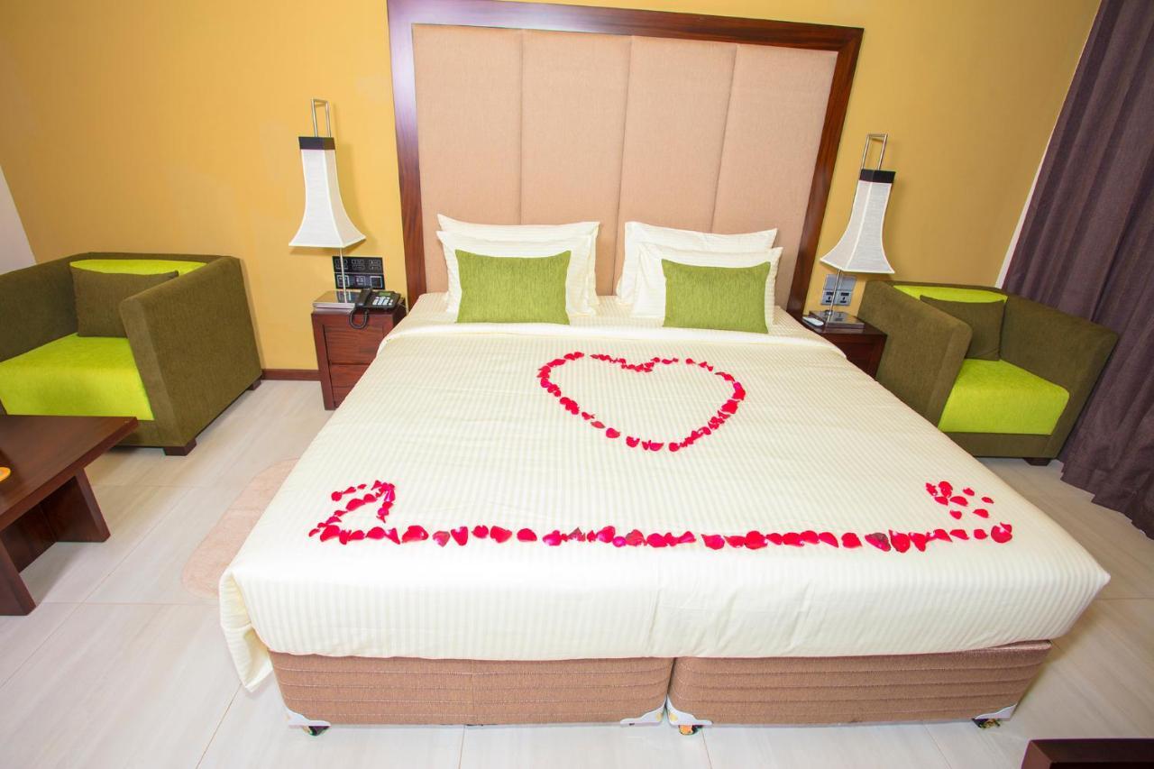 Amora Lagoon Hotel Katunayake Exterior photo
