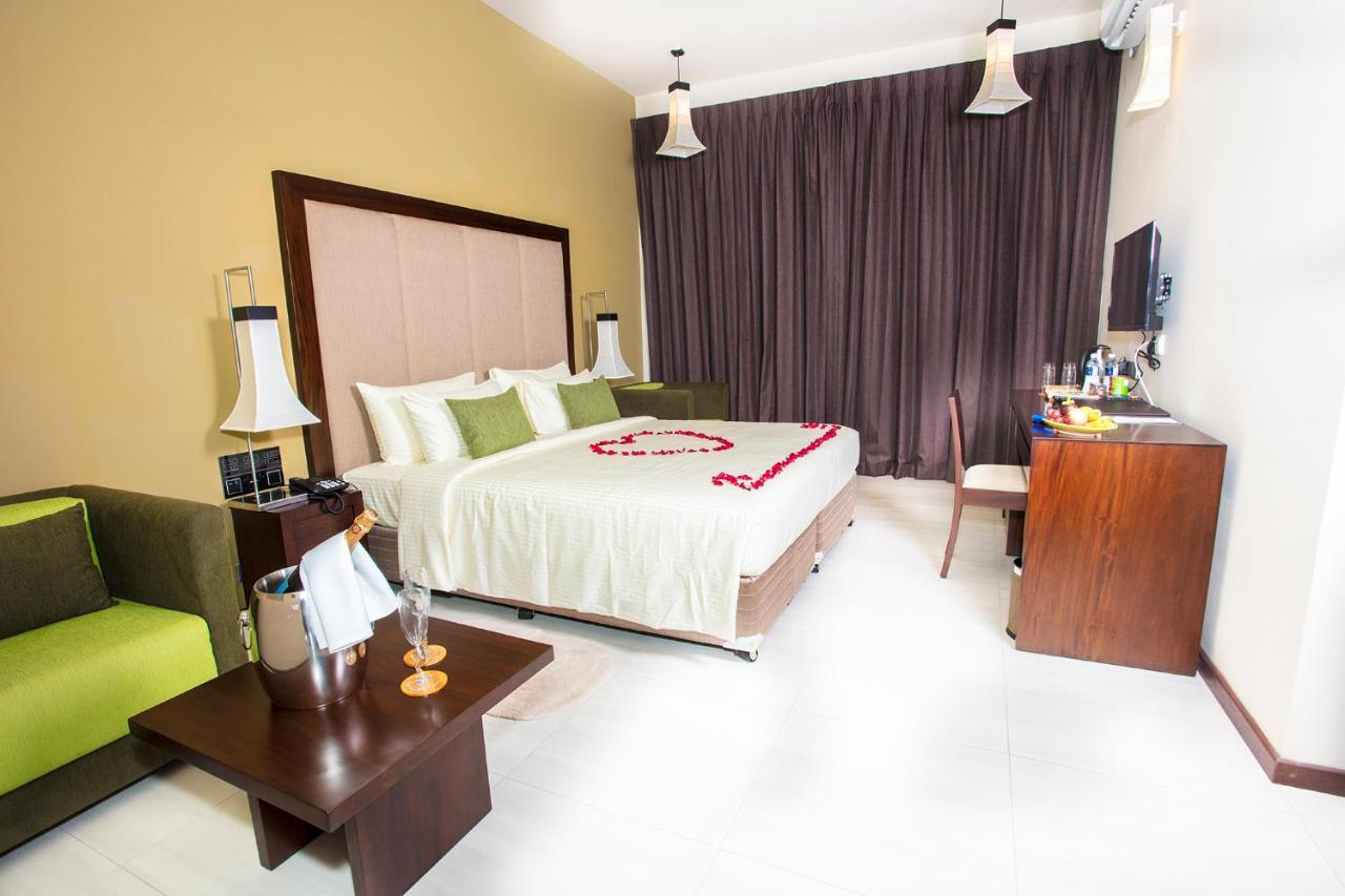 Amora Lagoon Hotel Katunayake Exterior photo