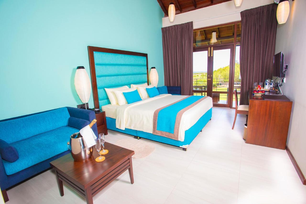 Amora Lagoon Hotel Katunayake Exterior photo