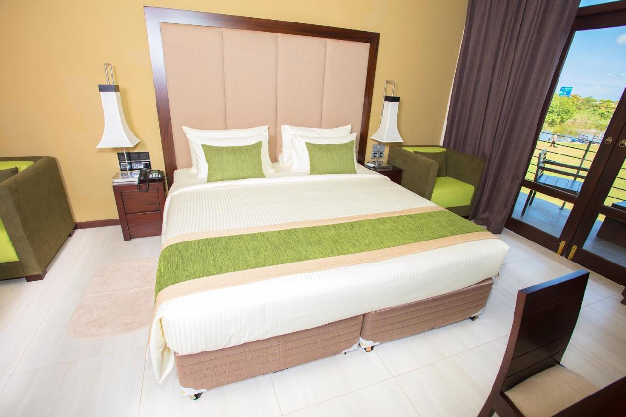 Amora Lagoon Hotel Katunayake Exterior photo