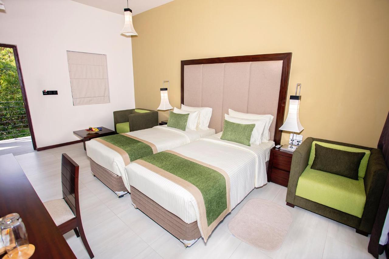 Amora Lagoon Hotel Katunayake Exterior photo