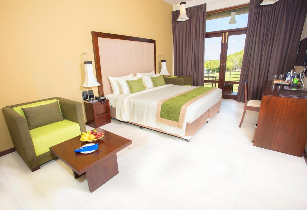 Amora Lagoon Hotel Katunayake Exterior photo