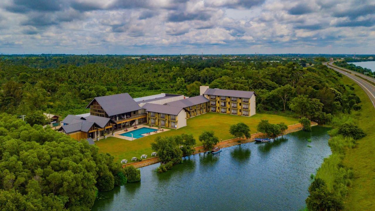 Amora Lagoon Hotel Katunayake Exterior photo