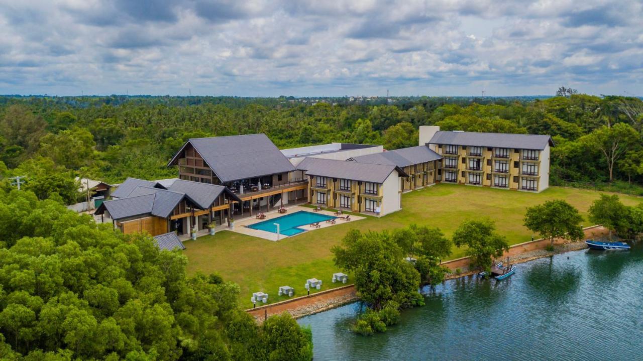 Amora Lagoon Hotel Katunayake Exterior photo
