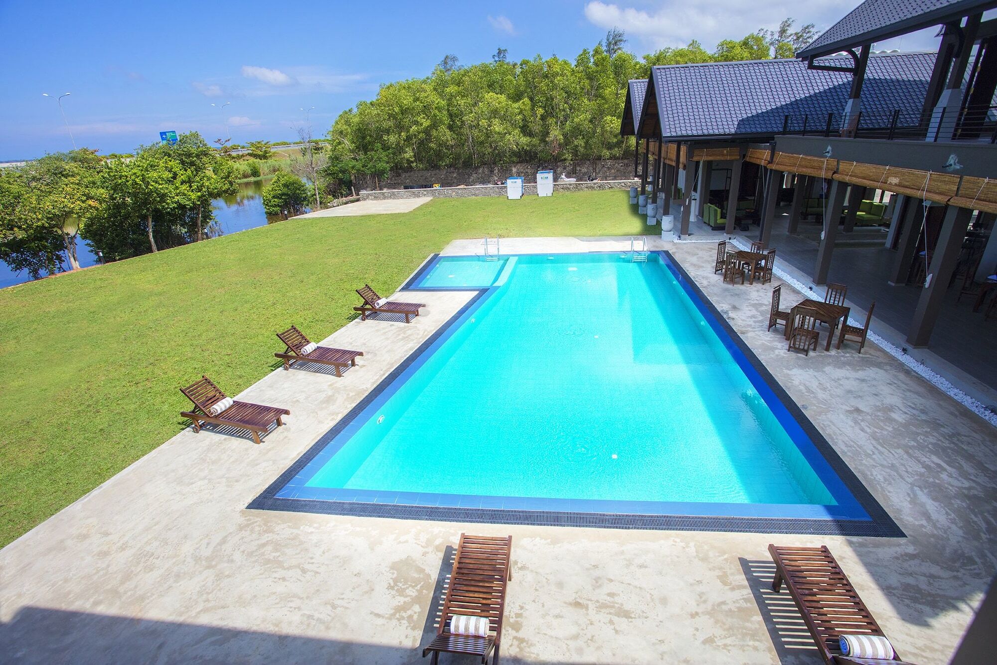 Amora Lagoon Hotel Katunayake Exterior photo