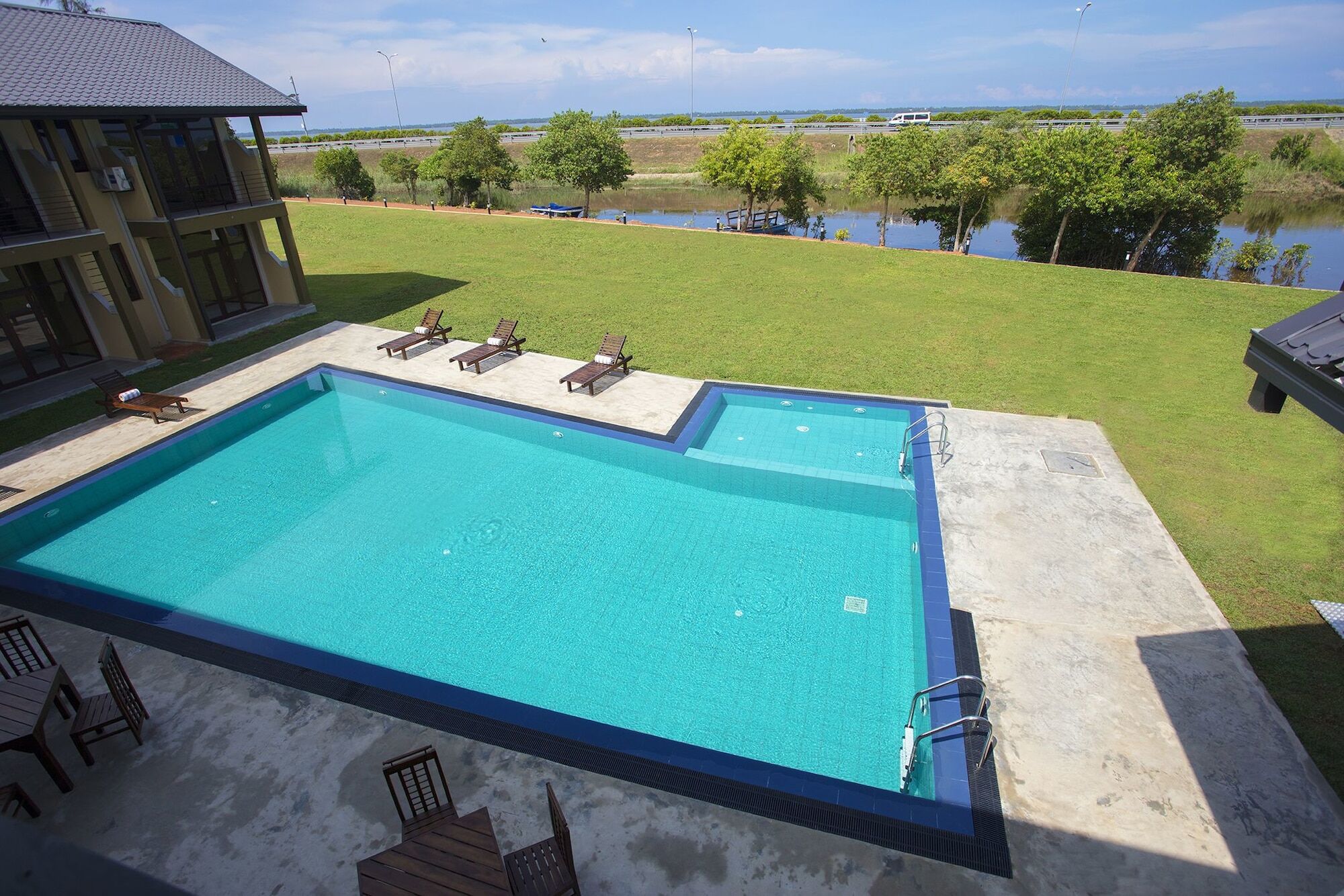 Amora Lagoon Hotel Katunayake Exterior photo